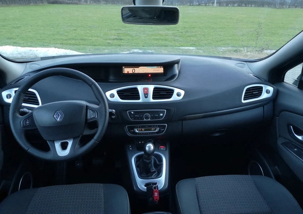 Skoda Superb cena 115000 przebieg: 81000, rok produkcji 2016 z Łochów małe 781